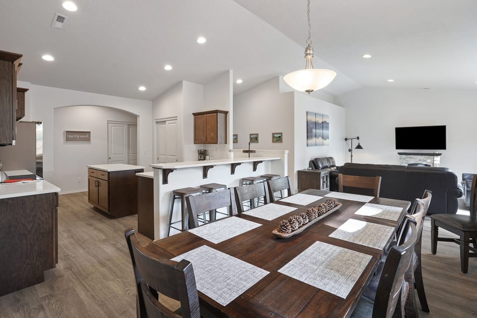 House, 4 Bedrooms | Private kitchen | Fridge, oven, coffee/tea maker, toaster
