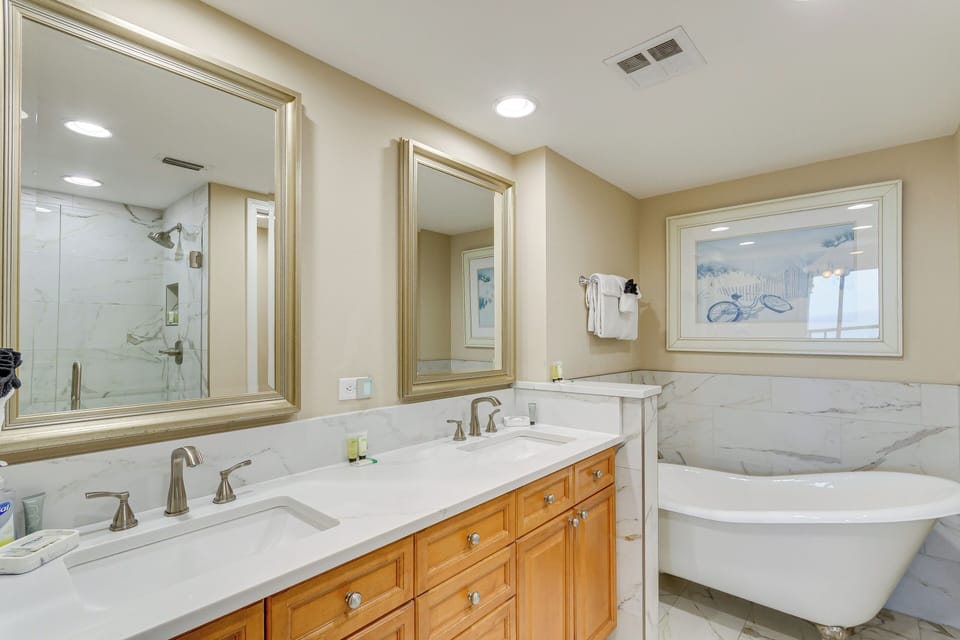 Pensacola Beach Retreat w/ Direct Beach Access! Apartment in Pensacola Beach