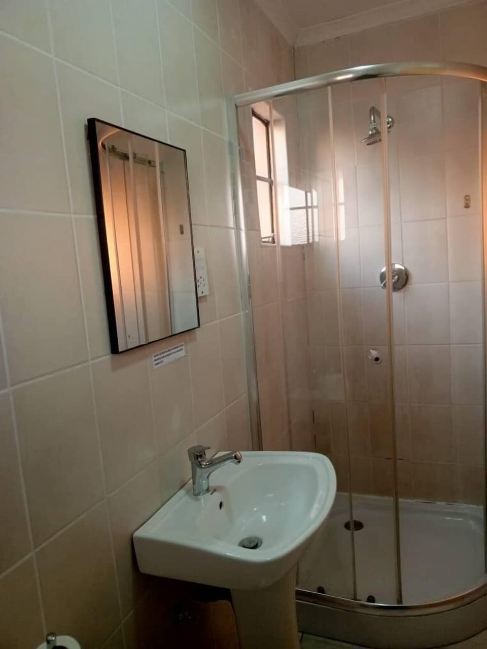Deluxe Room | Bathroom | Separate tub and shower, rainfall showerhead, bathrobes, towels