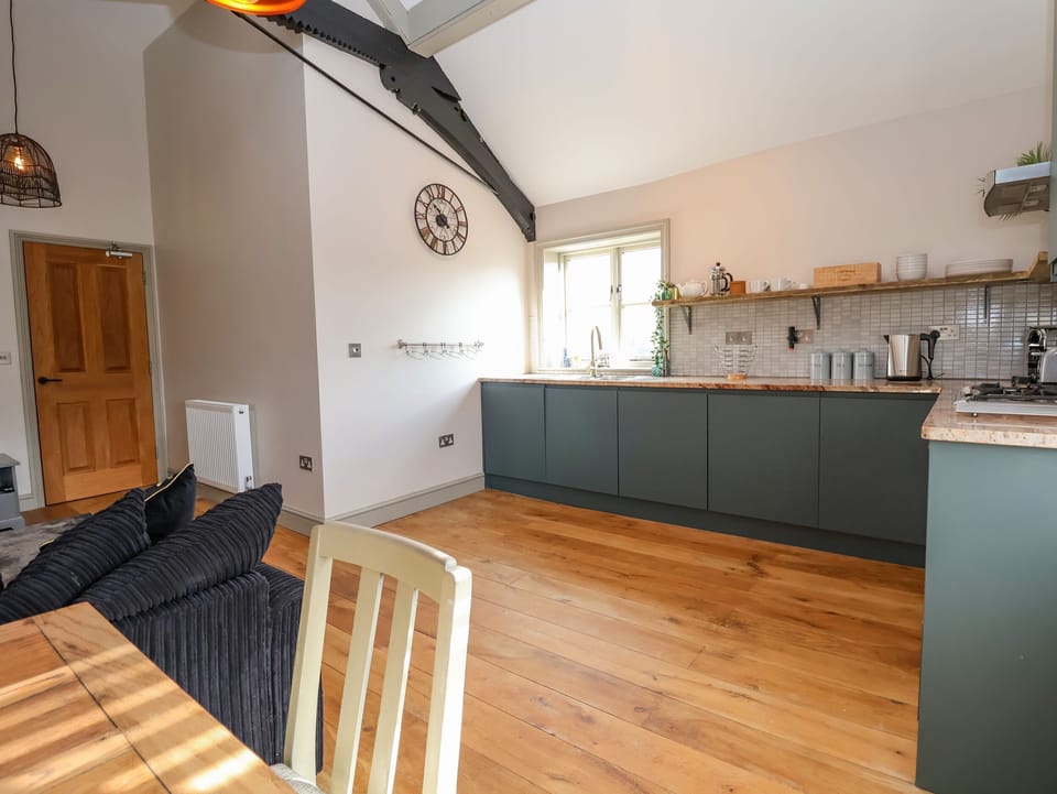 Fridge, dishwasher, cookware/dishes/utensils
