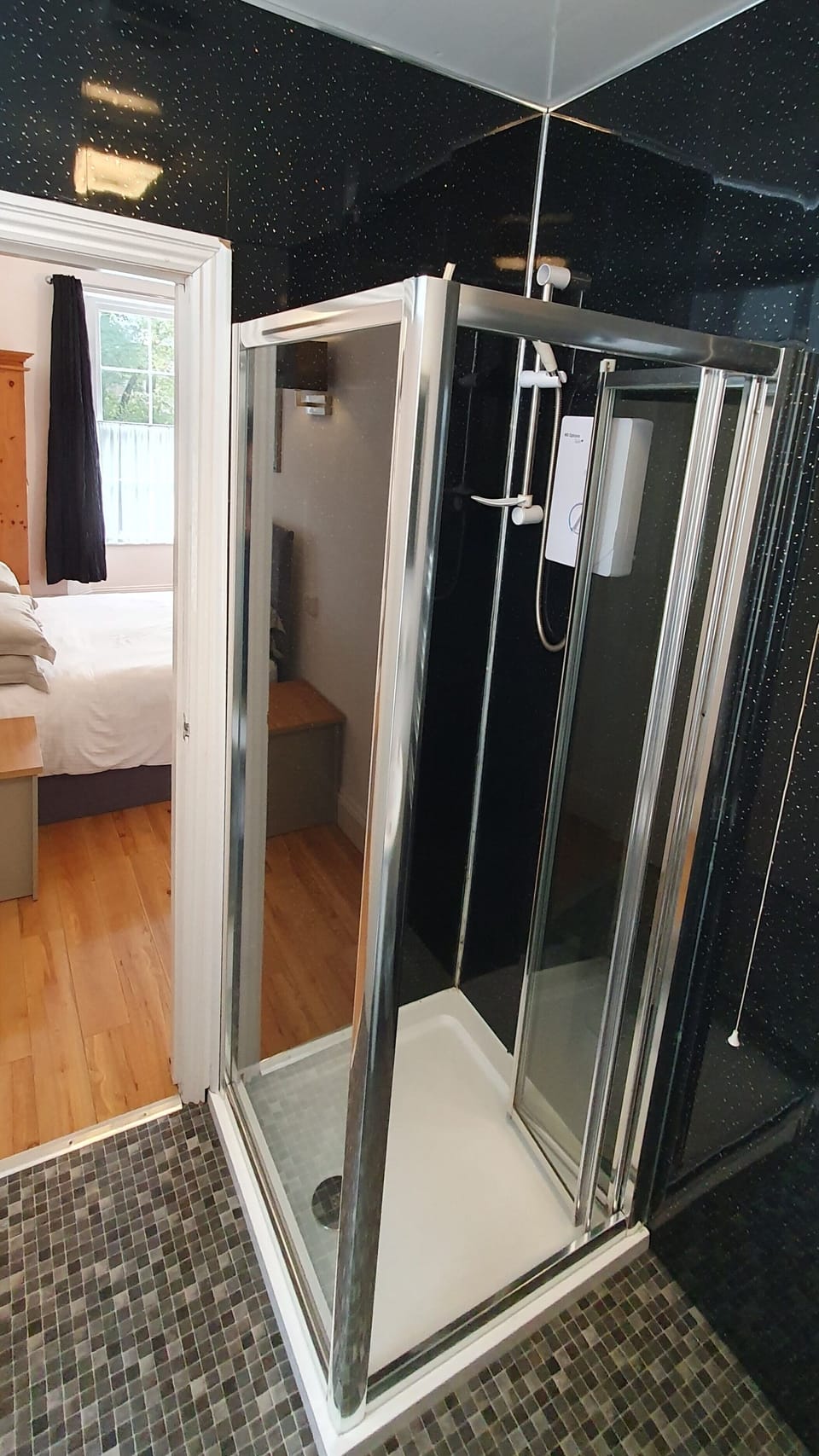 Triple Room (R3) | Laptop workspace, free WiFi
