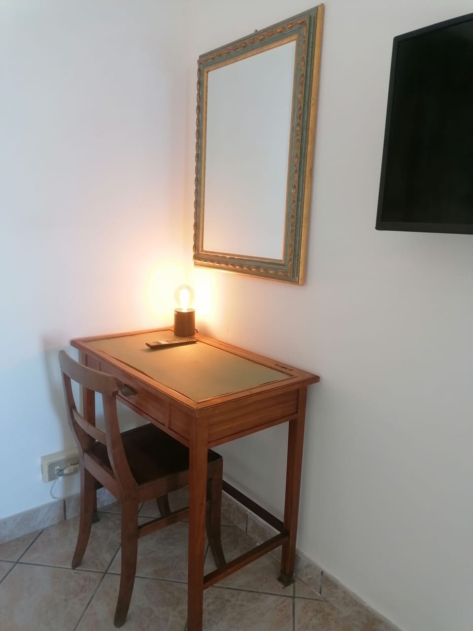 Classic Double or Twin Room | Desk, laptop workspace, free WiFi, bed sheets
