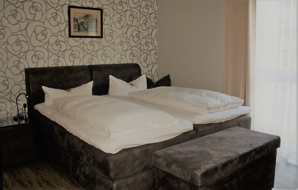 Basic Double Room | Individually decorated, individually furnished, desk, laptop workspace