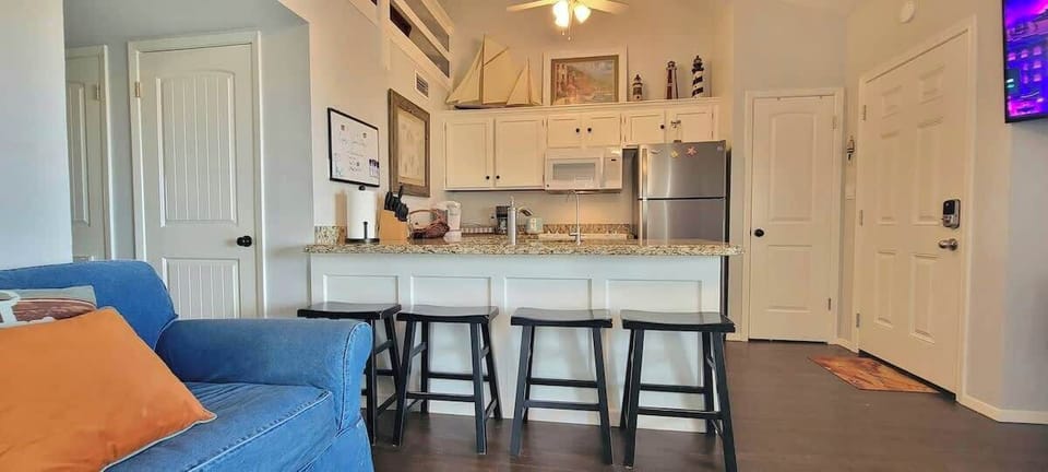Condo, Multiple Beds, Balcony | Interior