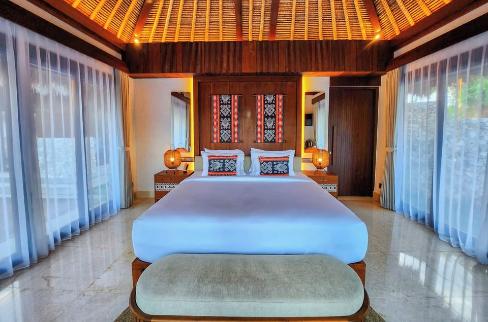 Superior Villa | Egyptian cotton sheets, premium bedding, memory foam beds