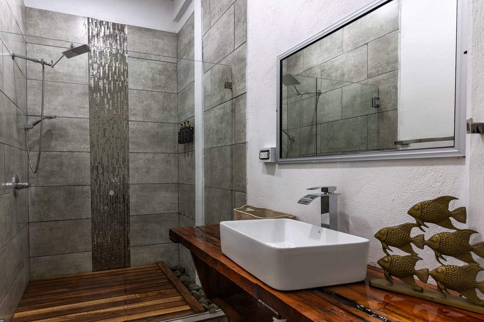 Deluxe Triple Room, Multiple Beds, Non Smoking, Courtyard Area | Bathroom | Shower, rainfall showerhead, free toiletries, hair dryer