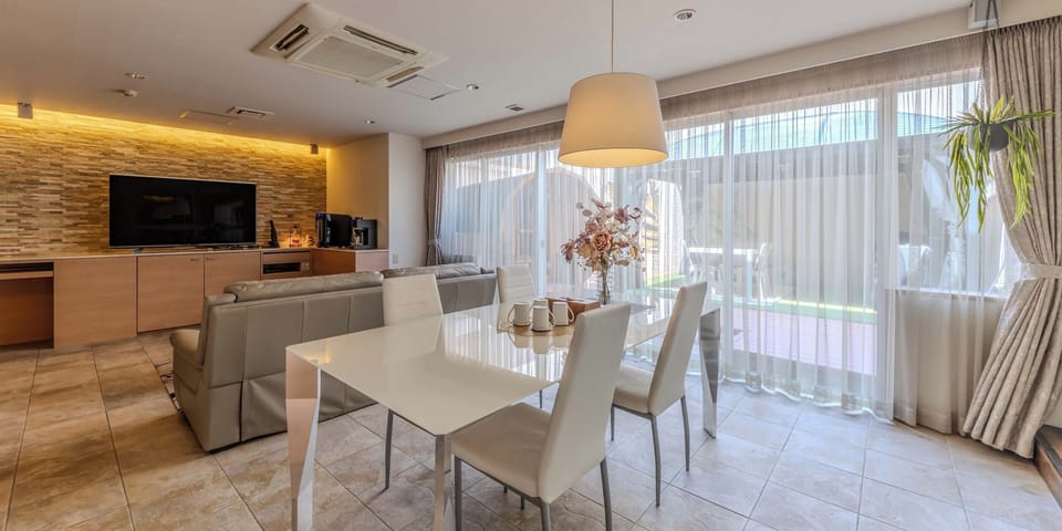 Premium Room | Soundproofing, WiFi (free), individually decorated