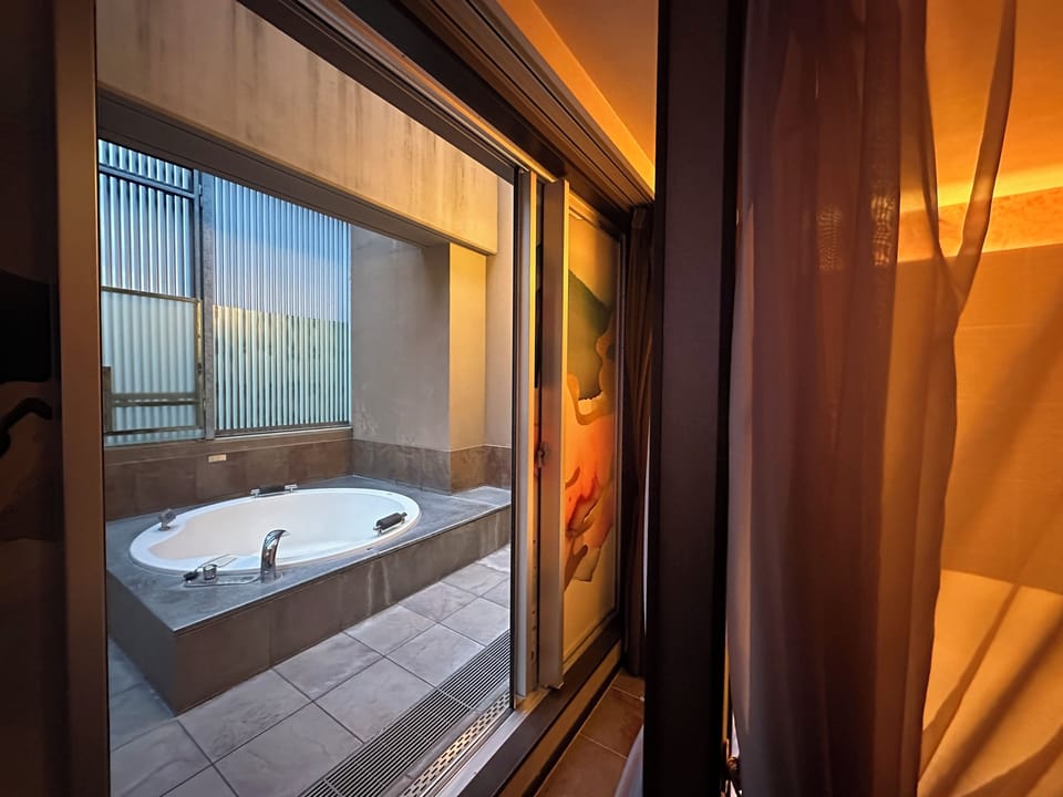 Deluxe Room | Bathroom | Free toiletries, hair dryer, slippers, towels