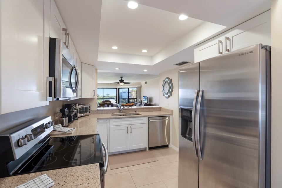 Condo, 2 Bedrooms | Private kitchen | Coffee/tea maker