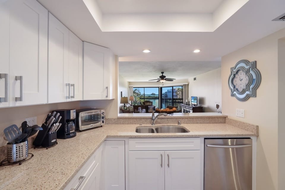 Condo, 2 Bedrooms | Private kitchen | Coffee/tea maker