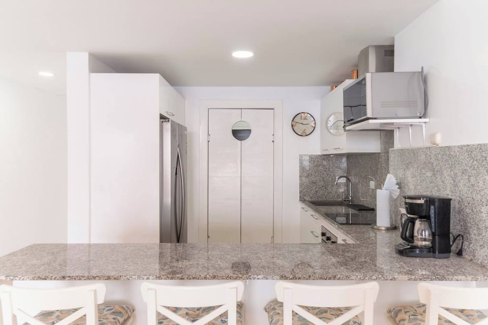 Apartment, 2 Bedrooms, Accessible, Balcony | Private kitchen