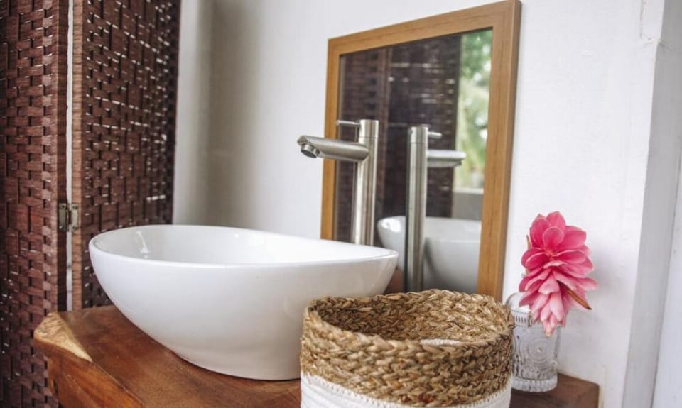 Economy Townhome, 5 Bedrooms | Bathroom | Shower, towels
