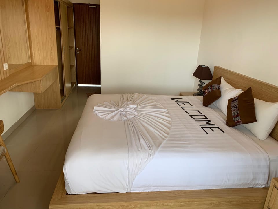 Superior Double Room | Minibar, in-room safe, desk, laptop workspace
