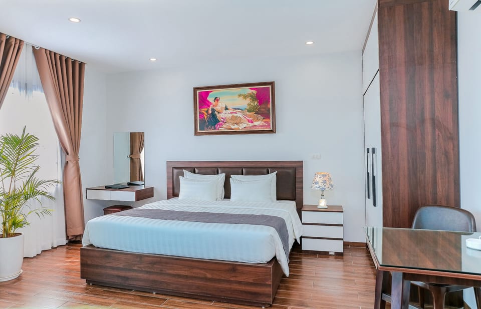 Superior Suite | In-room safe, desk, laptop workspace, soundproofing