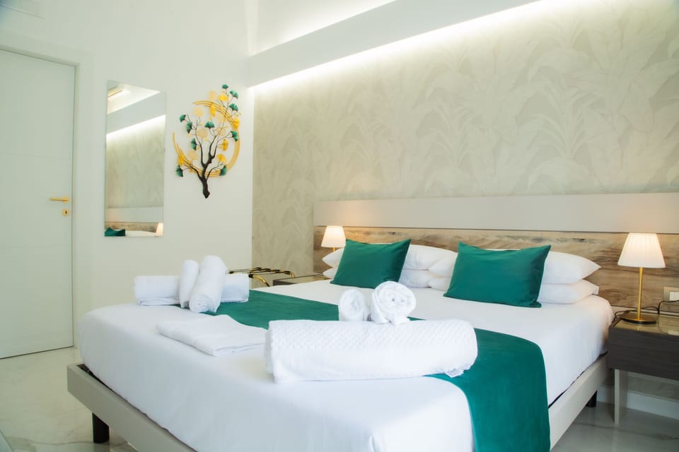 Standard Double Room | In-room safe, desk, laptop workspace, soundproofing