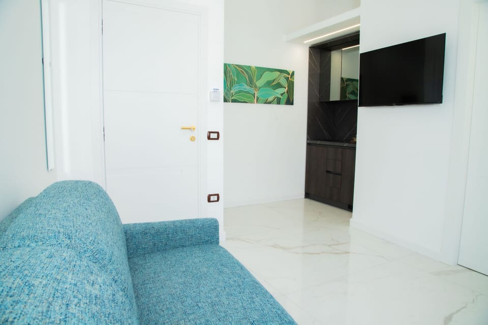 Family Quadruple Room | In-room safe, desk, laptop workspace, soundproofing
