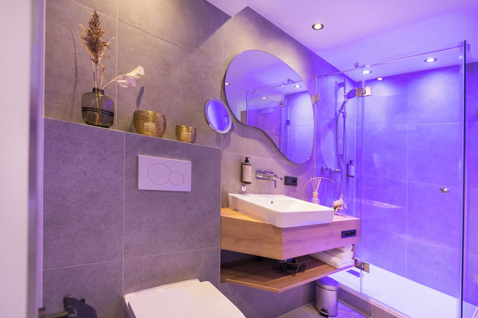Economy Single Room | Bathroom | Shower, hair dryer, towels, soap