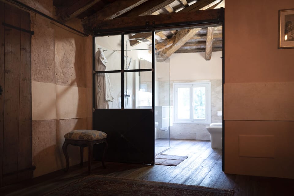 VITTURI | Bathroom | Free toiletries, hair dryer