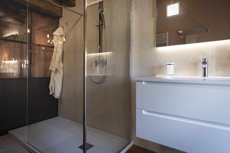 VITTURI | Bathroom | Free toiletries, hair dryer