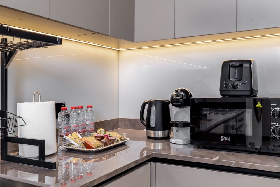Comfort Apartment | Private kitchen | Fridge, microwave, oven, coffee/tea maker