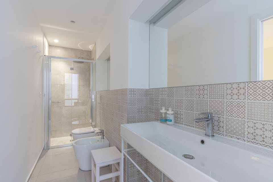 Shower, rainfall showerhead, eco-friendly toiletries, hair dryer