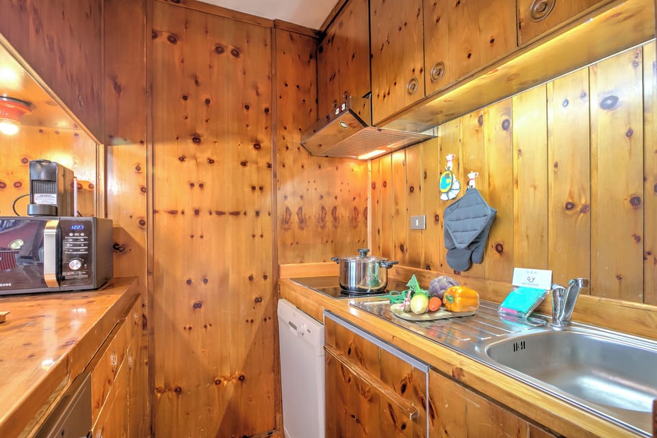 Family Apartment, Multiple Bedrooms, 2 Bathrooms (Terrazza Dei Principi Few Steps From) | Private kitchen | Fridge, microwave, oven, stovetop