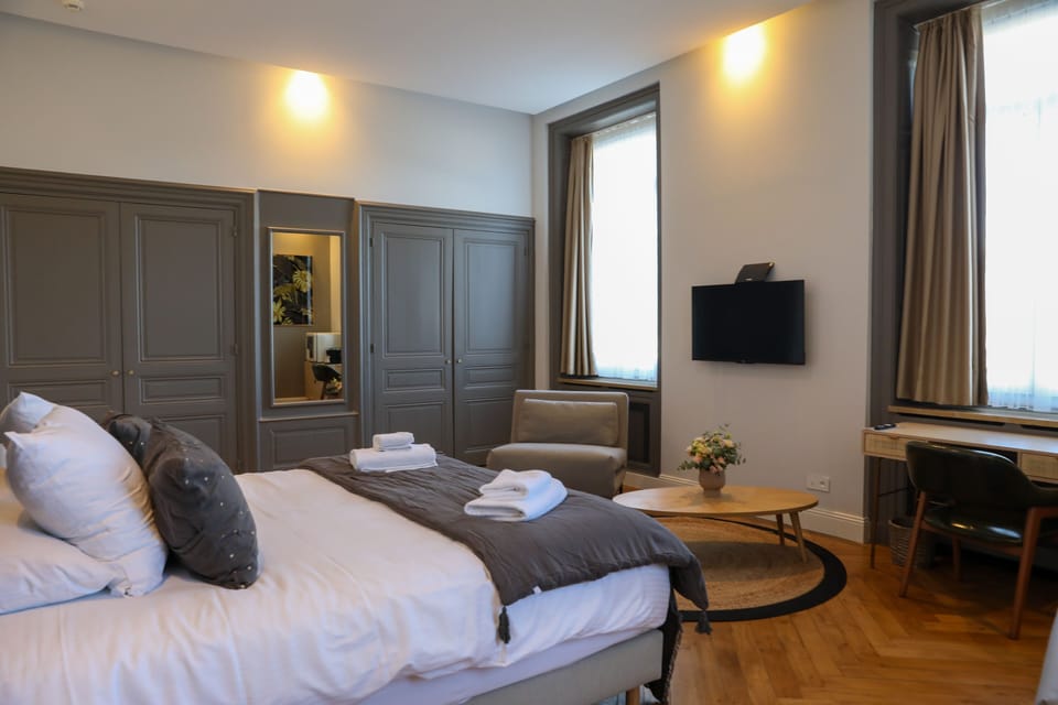 Superior Suite | Premium bedding, minibar, in-room safe, desk