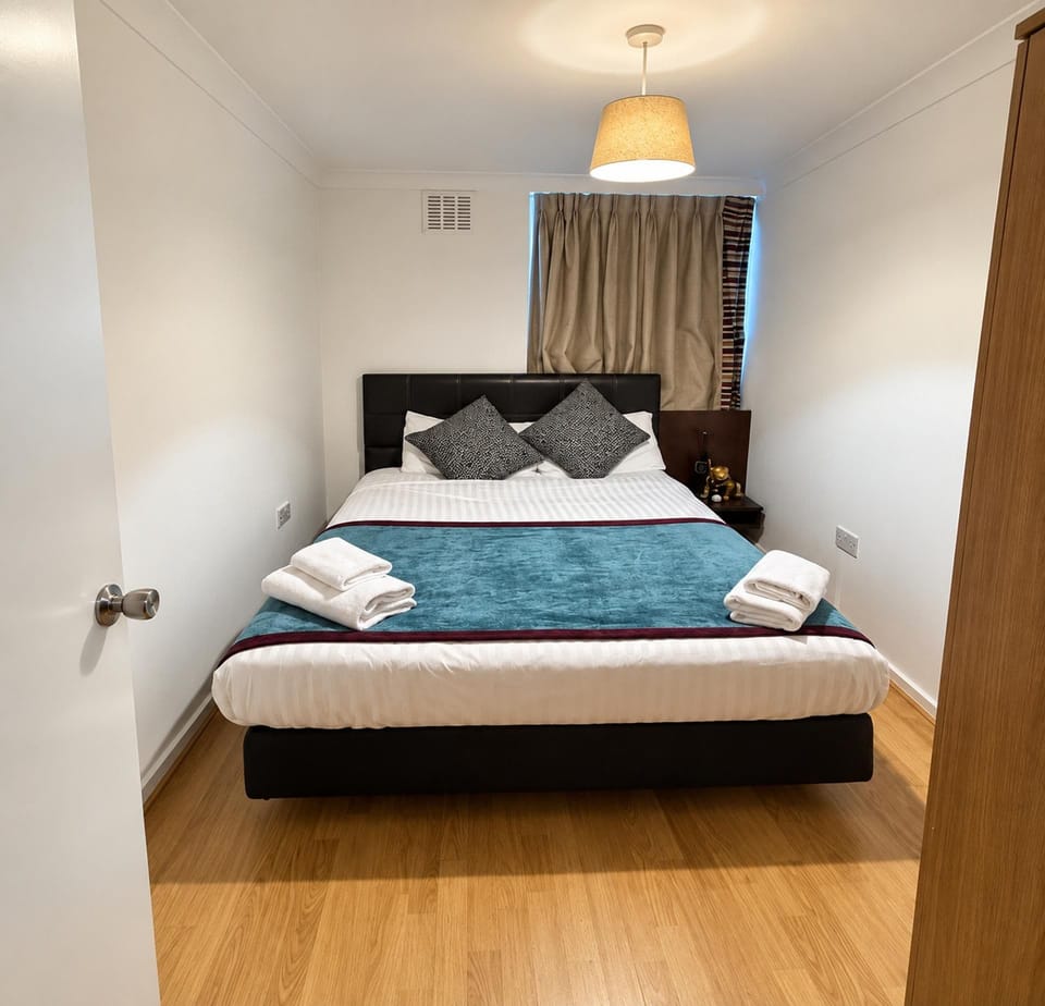 4 bedrooms, WiFi (free), bed sheets