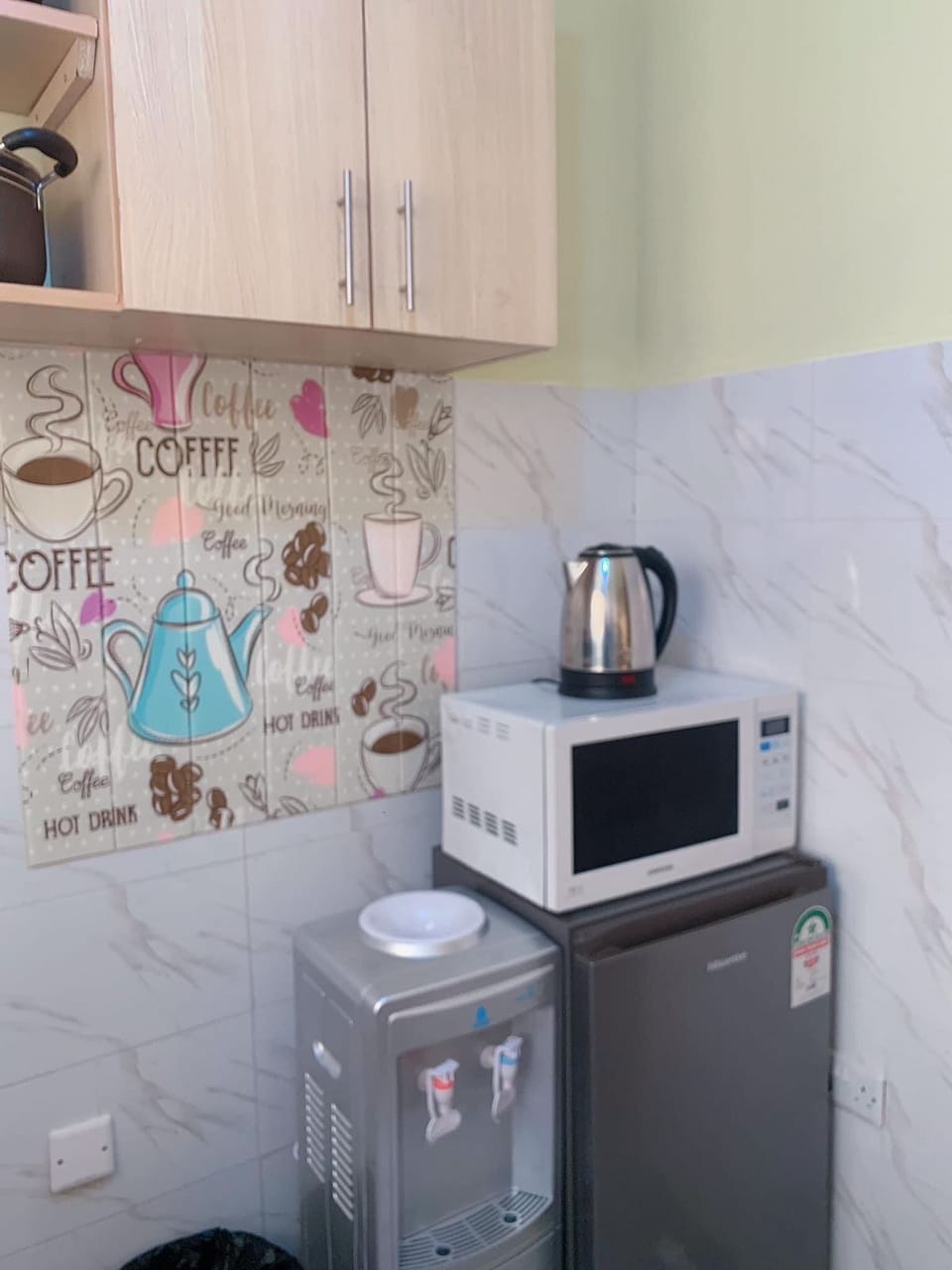 Business Apartment | Private kitchen | Fridge, microwave, cookware/dishes/utensils