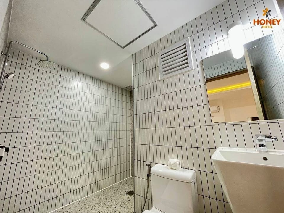 Standard Room | Bathroom | Slippers, bidet