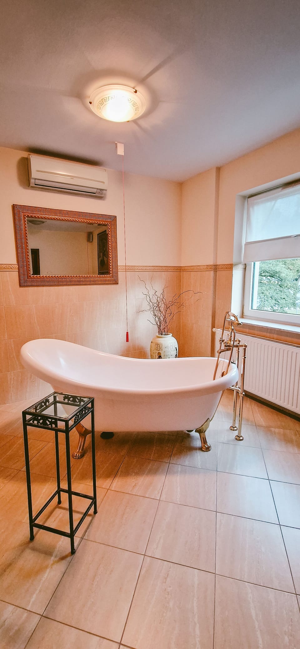 Sauna, hot tub, steam room, body treatments, hot stone massages