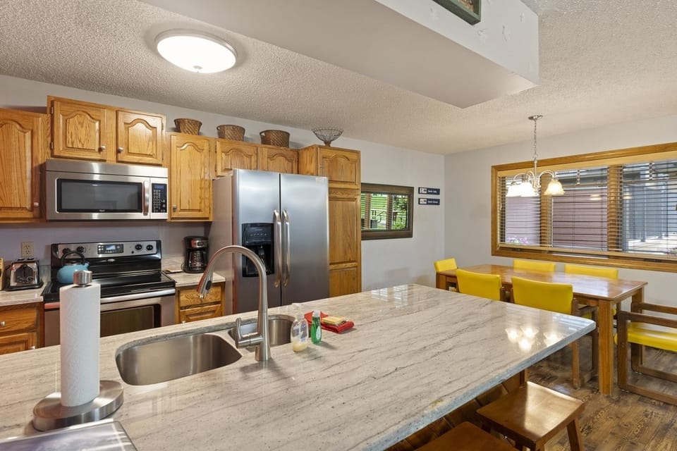 Condo, 2 Bedrooms | Private kitchen | Fridge, oven, coffee/tea maker, toaster
