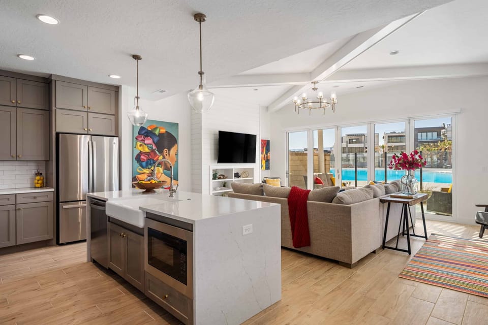 Townhome, 5 Bedrooms | Private kitchen | Fridge, oven, coffee/tea maker, toaster