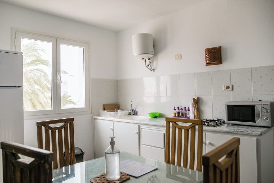 Classic Room | Private kitchen | Fridge, microwave, spices, cleaning supplies