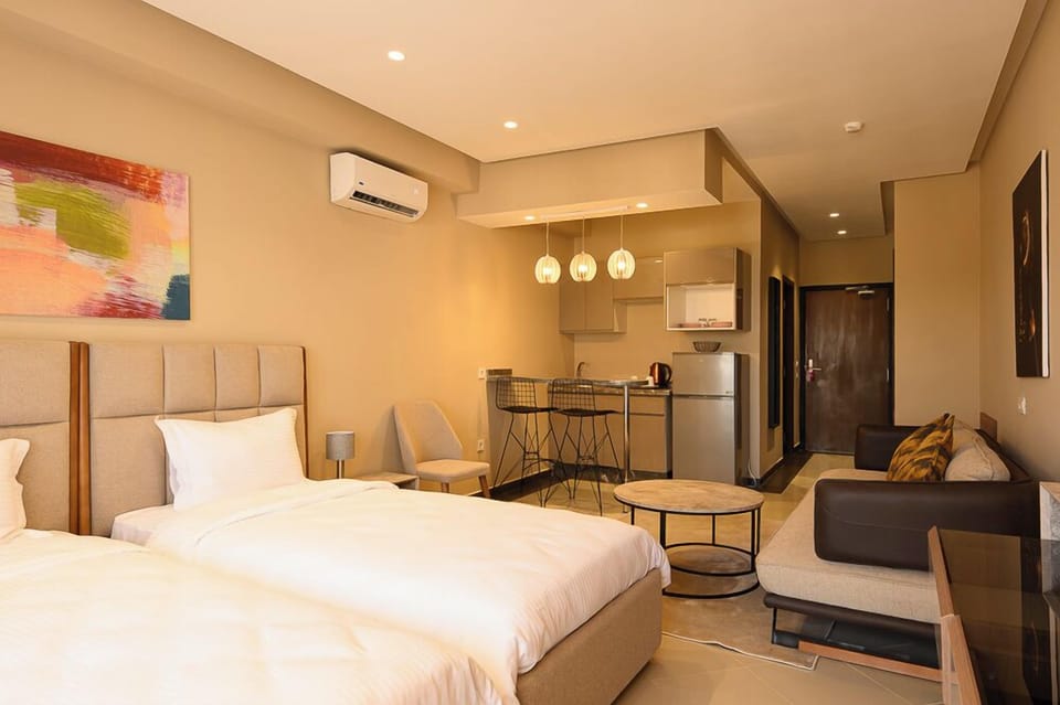 Classic Suite | Premium bedding, down comforters, Select Comfort beds, in-room safe