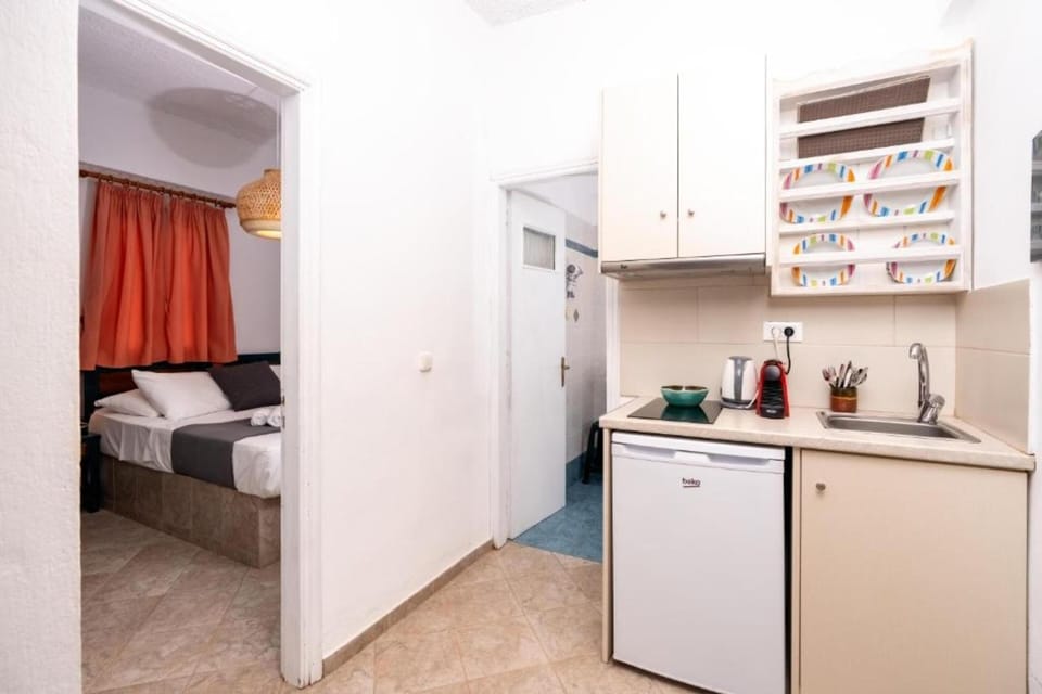 Apartment | Private kitchen | Mini-fridge, stovetop, coffee/tea maker, electric kettle