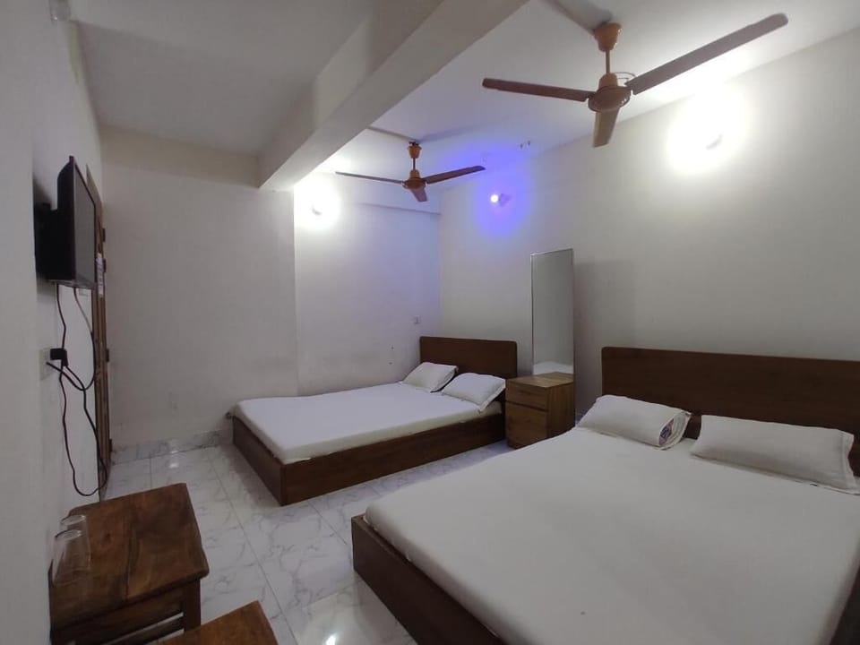 Desk, free WiFi, bed sheets