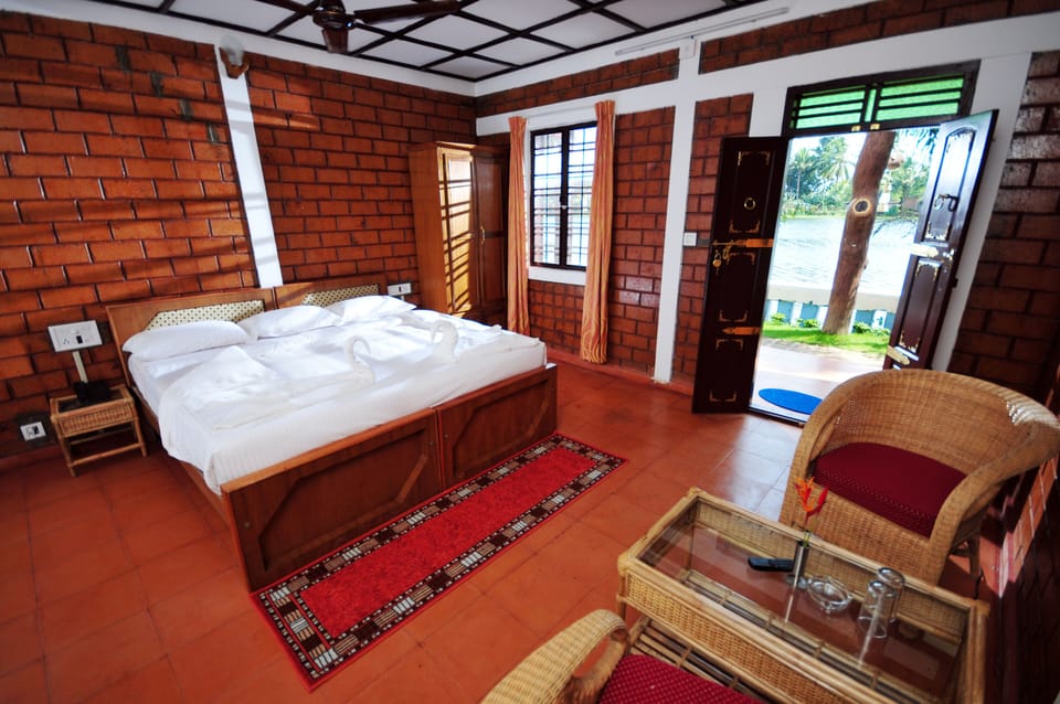 Deluxe Double Room | Down comforters, individually decorated, individually furnished