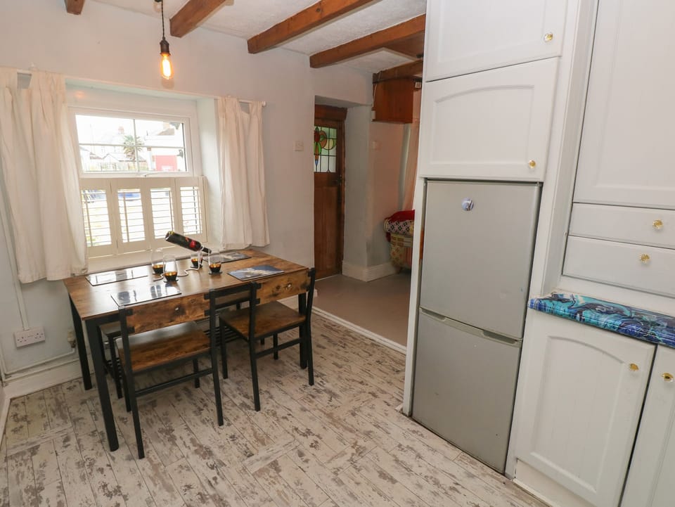 Cottage | Dining