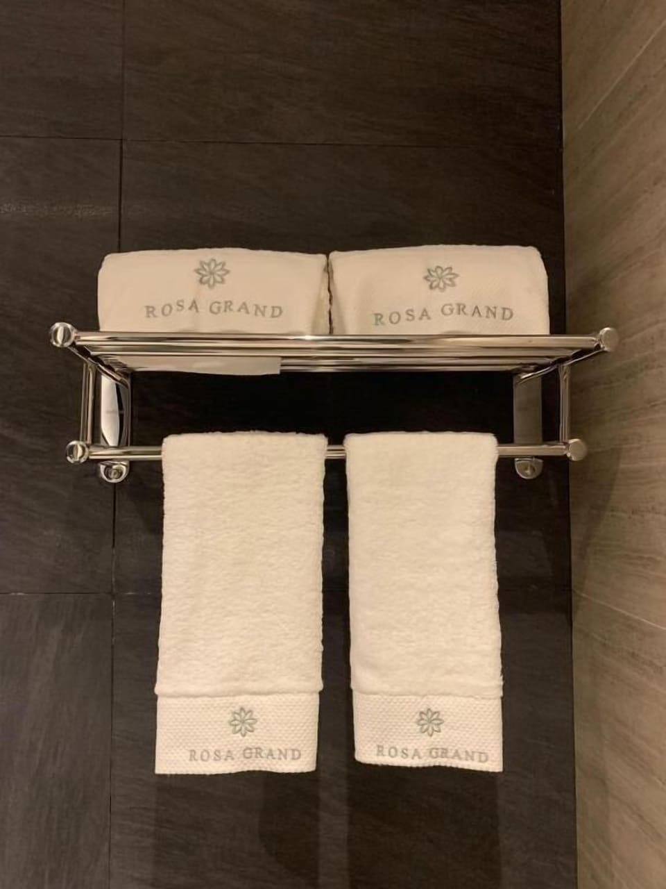 Deluxe Double Room, 1 King Bed | Bathroom | Separate tub and shower, rainfall showerhead, free toiletries