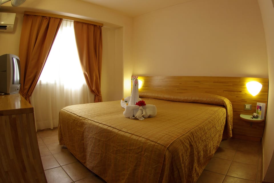 2 bedrooms, desk, individually decorated, individually furnished