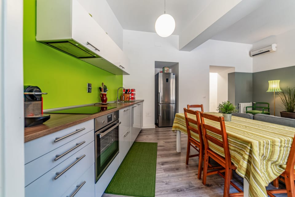 Classic Apartment | Private kitchen | Full-size fridge, oven, stovetop, dishwasher