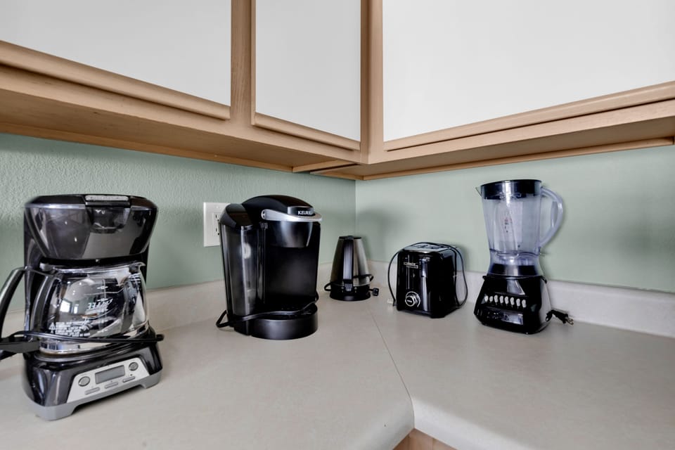Signature Condo, 3 Bedrooms, Balcony, Ocean View | Private kitchen | Fridge, microwave, oven, stovetop