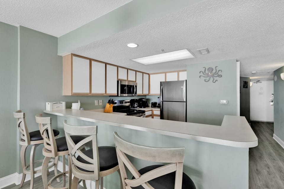 Signature Condo, 3 Bedrooms, Balcony, Ocean View | Private kitchen | Fridge, microwave, oven, stovetop
