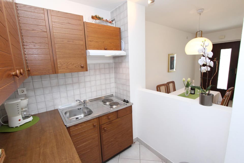 Apartment, 1 Bedroom | Private kitchen | Fridge, stovetop, coffee/tea maker, electric kettle