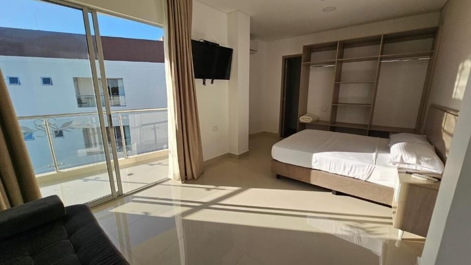 Superior Apartment | Desk, soundproofing, free WiFi, bed sheets