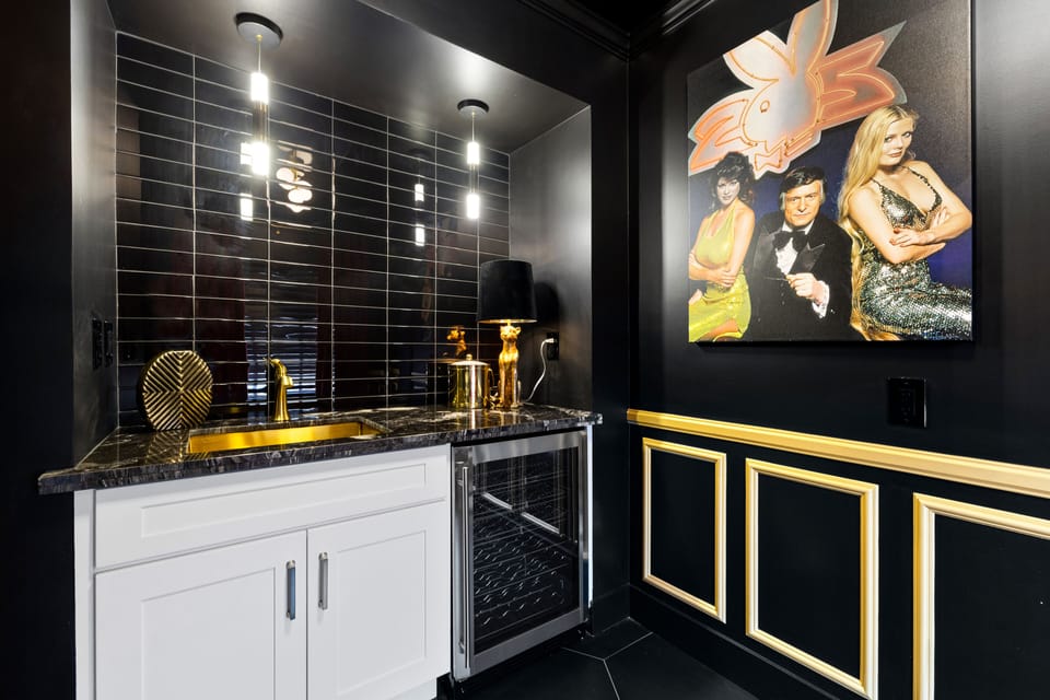 Romantic Room, 1 King Bed | Private kitchen | Coffee/tea maker