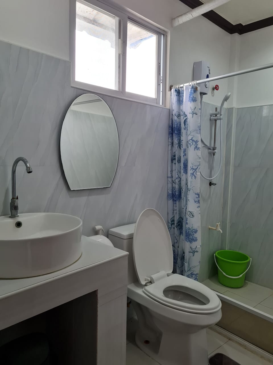 Family Room | Bathroom | Shower
