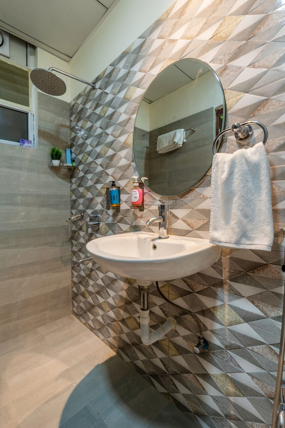 Premium Suite | Bathroom | Shower, rainfall showerhead, bidet, towels
