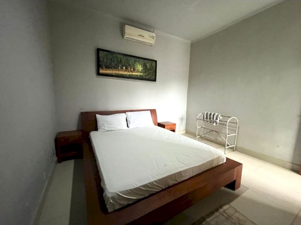 Deluxe Double Room | Laptop workspace, bed sheets